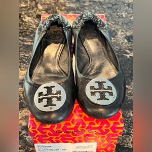 Tory Burch black and silver Reva ballet flats size 7.5